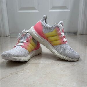 💗Adidas Girls’ Gray, Pink, and Yellow Sneakers